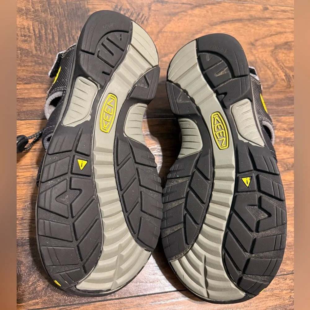 KEEN Rialto H2 Sandals Size 7